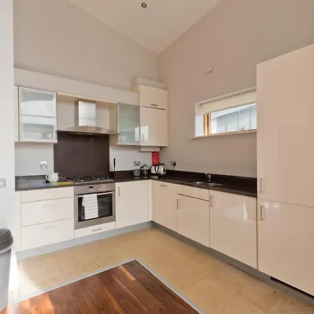 **luxurious Malahide Penthouse Town Centre * Dublin