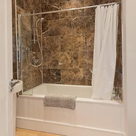 Apartment **luxurious Malahide Penthouse Town Centre Dublin