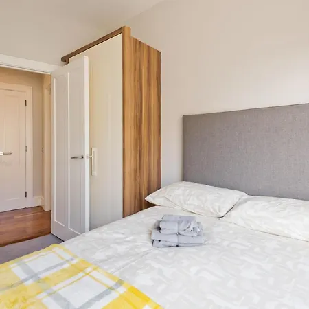 Apartment **luxurious Malahide Penthouse Town Centre *