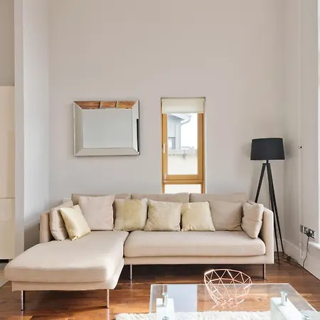 Apartment **luxurious Malahide Penthouse Town Centre *