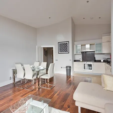 Apartment **luxurious Malahide Penthouse Town Centre