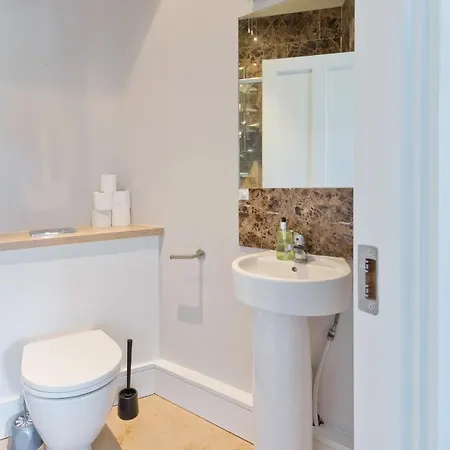 **luxurious Malahide Penthouse Town Centre